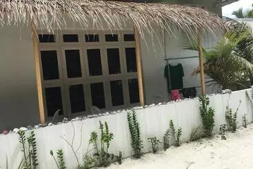 ペンション Beach Heaven Maldives   Golden Turtle Guest House