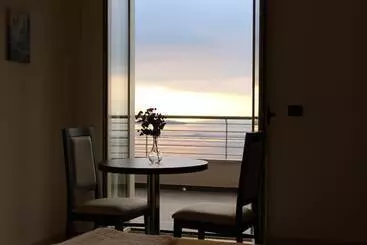 Retkeilymaja Miramare Scilla Gyh Luxury