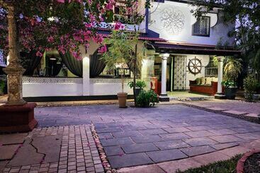 مبيت وإفطار 5 Bedroom Heritage Goan Villa