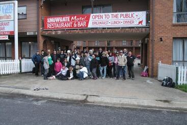 Snow Gate Motel And Apartments