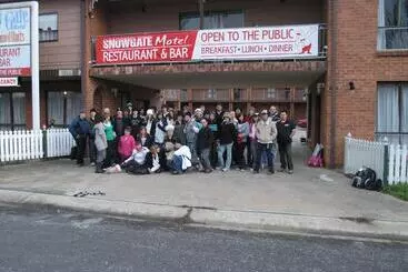 Snow Gate Motel And Apartments