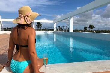 هتل Ducassi Suites Rooftop Pool Beach Club & Spa