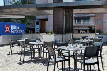 בית מלון כפרי Hilton Garden Inn Gaborone