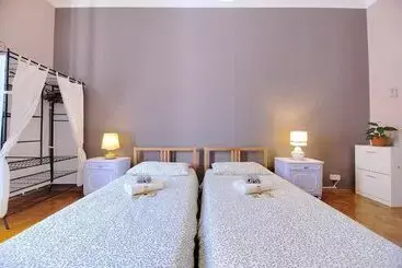 B7 Hostal