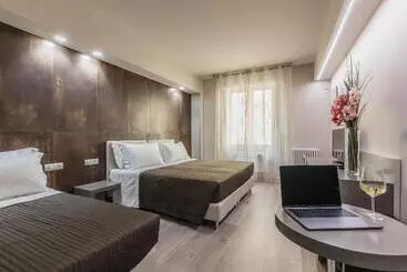 هتل Astoria Deluxe Rooms