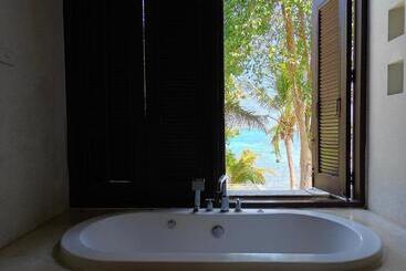 هتل Bhundhari Resort & Villas Samui