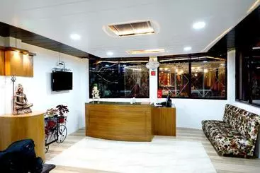 Otel Shiva's Solace Resort By Samaira