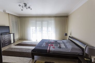 آپارتمان‌های توریست‌ها Paradise Town Villa Royal