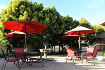 هاستل Monterey Peninsula Inn