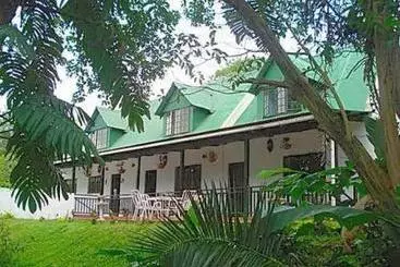 ペンション La Familia Guest House
