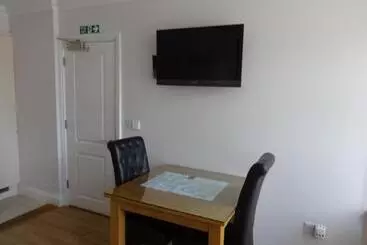 Pensió Autumn House