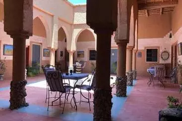 تختخواب و صبحانه Riad Nkob