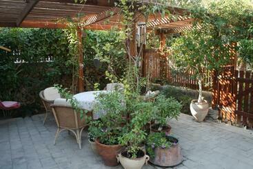 פנסיון Gil's Guest Rooms