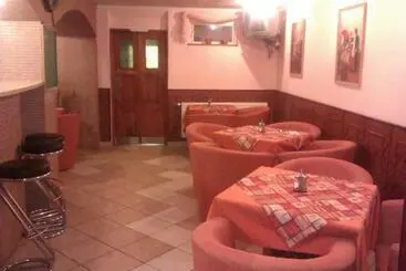 Majatalo Penzion Premona