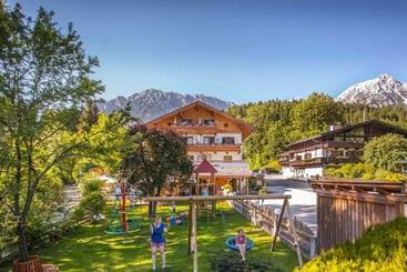 Vandrarhem Gasthof Zum Wilden Kaiser