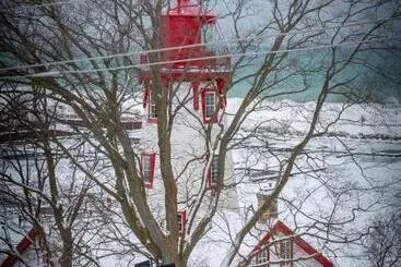 ユースホステル Inn At The Harbour