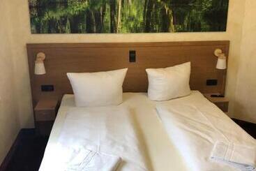 بنسيون Gasthof Zum Slawen