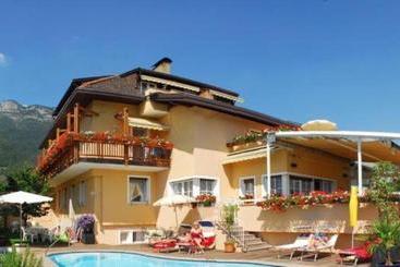 هتل آپارتمان Pension Aurora