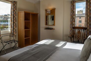 پانسیون Castle Court