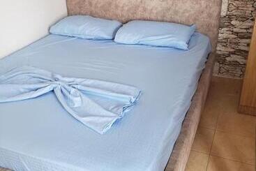 ペンション Rozafa Velipoje