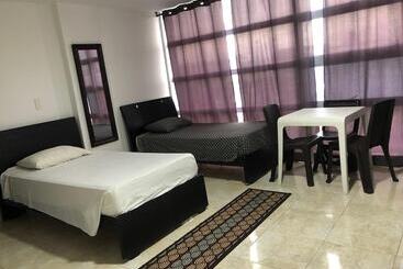 Общежитие Hostal Central Beach