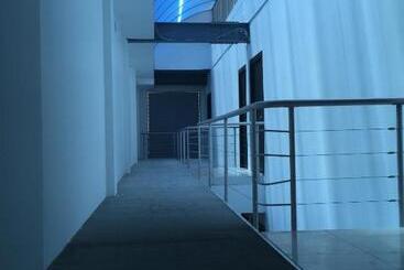 هاستل Hostal Central Beach