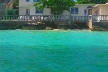 پانسیون Jamrock Secret Retreat