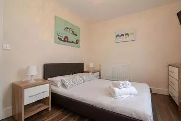پانسیون Franks Serviced Accommodation