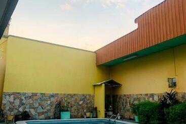 هتل Continental Plaza