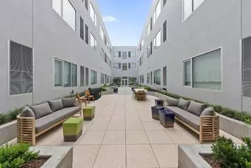 Hotelli Element Hampton Peninsula Town Center