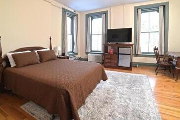 פנסיון Oneida Community Mansion House