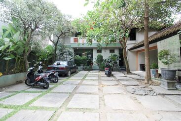 Pensionat Reddoorz Near Solo Balapan Station 2