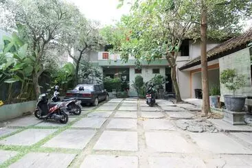 Pensionat Reddoorz Near Solo Balapan Station 2