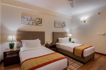 ホテル Larisa Shimla