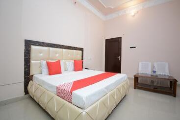 Oyo 30358 Hotel Asia Palace