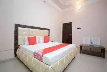 Oyo 30358 Hotel Asia Palace