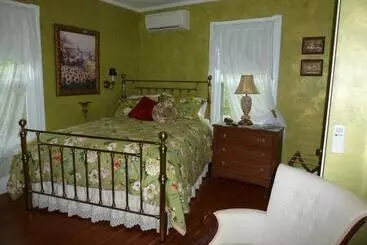 Back Inn Time B&b