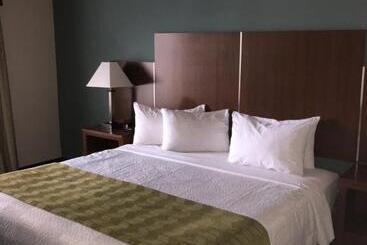 בית מלון כפרי Countryview Inn & Suites