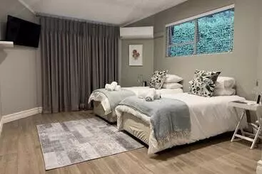 ペンション Serene Place Guest House & Conference Venue Affordable Luxury With Backup Power