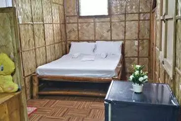 ペンション V House