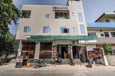 Oyo 19706 Hotel Heaven