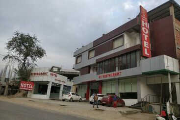 Hotel Oyo 24209 The Pearly Gate