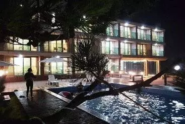 Lomakeskus Memoria Pool Villa Family Pension