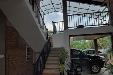 酒店 Blue Sands Beach Resort