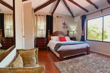 Bed & Breakfast South Landing Inn