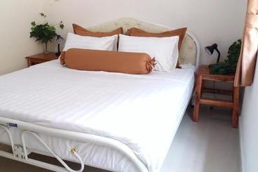 Dutch Hosted B&b, Abc