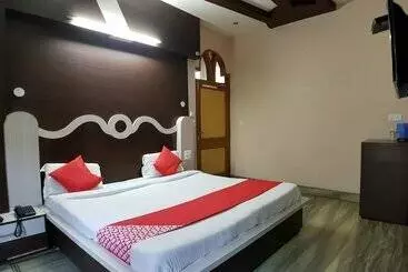 Hotelli Oyo 30576 Satyam Regency