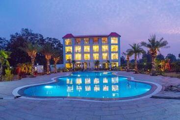 Hotel The Darien Resort