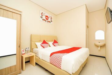 Hotell Reddoorz At Osuko Residence Sukomanunggal Jaya