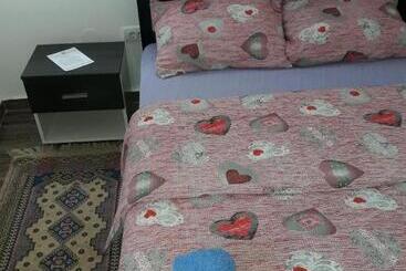 پانسیون Hedonist